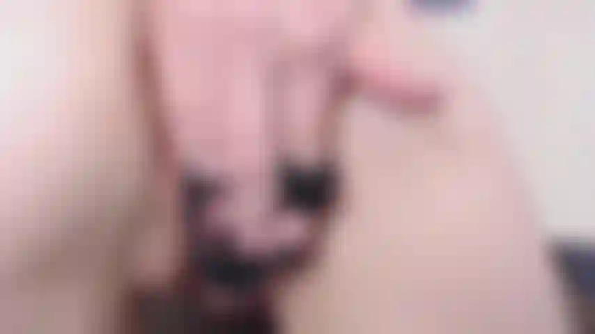 Echa un vistazo a mi relleno de bragas y a la apertura de mi coño!