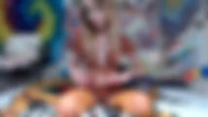 Caliente y pesada con provocación bajo la falda para ponerte duro como la mierda desde el principio!