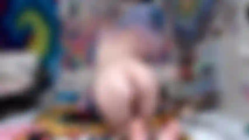 Una chica anime que monta un consolador de fantasía anal (¡con un increíble creampie anal!).