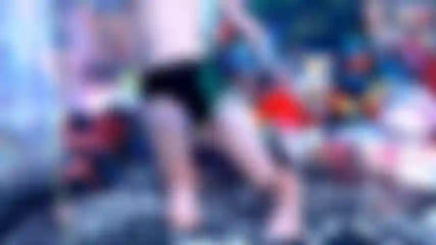 Chica gótica que te hace oler + goon a sus pedos.