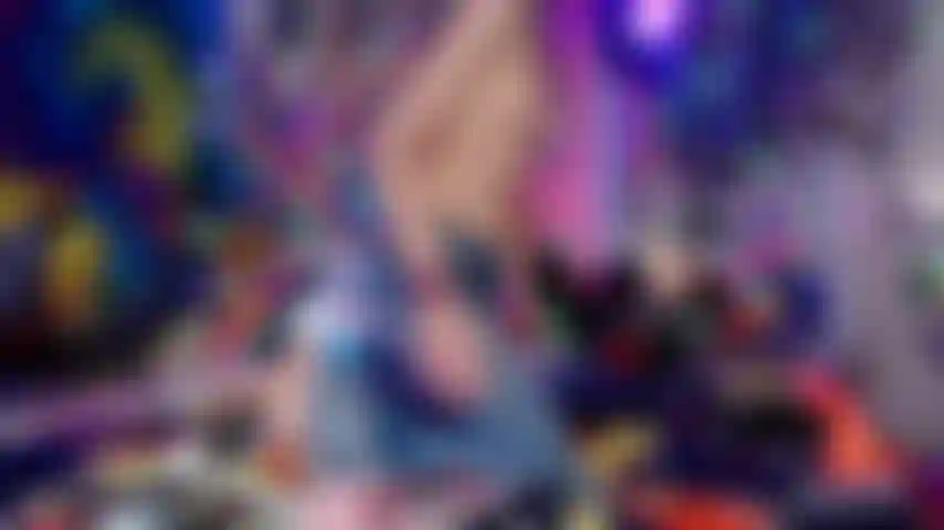 La princesa cosplay agrega algo de fricción en los jeans! (¡ Jean freak fetichista!).