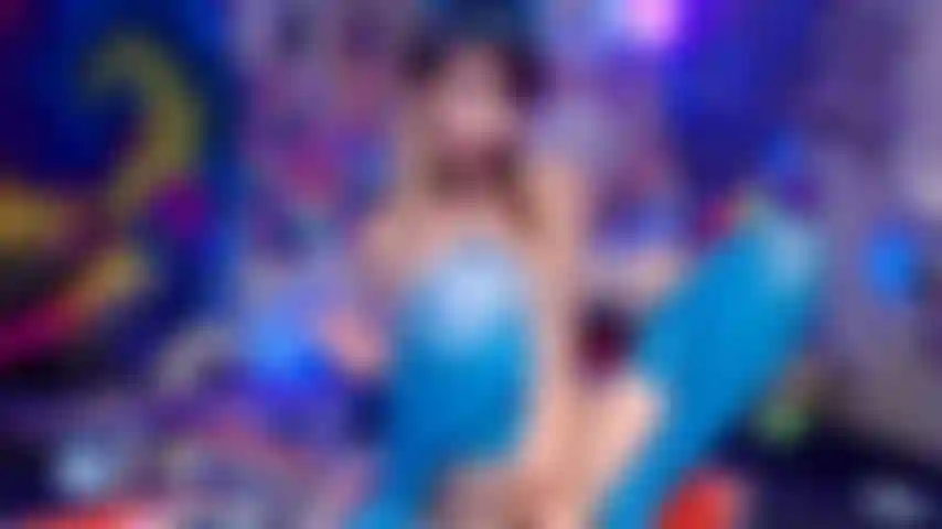 Princesa gomosa rellena! Llenando y empujando gomitas de mi apretado culo y coño.