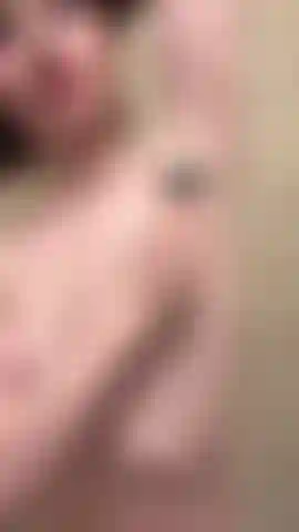 Me afeito axilas, piernas, coño y culo.