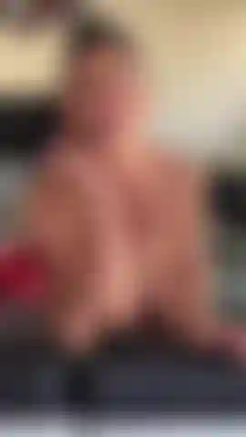 " Lubricada anal" tan simple como eso. Me empapo el culo con aceite de bebé y me lo machacan y me llenan de leche al estilo piledrive.