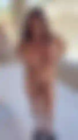 Dedos, juguetes, aceite de coco.