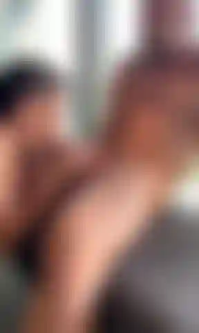 " Folla todos mis agujeros... Llena mi coño con creampie". Me rellenan y follan todos los agujeros en esta habitación de hotel. Rematando con una corrida en mi coño.