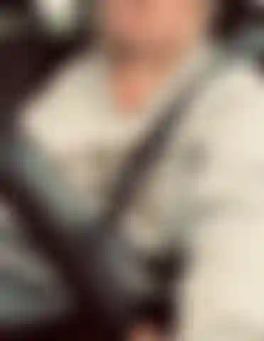 Sacando mis tetas mientras conduzco.