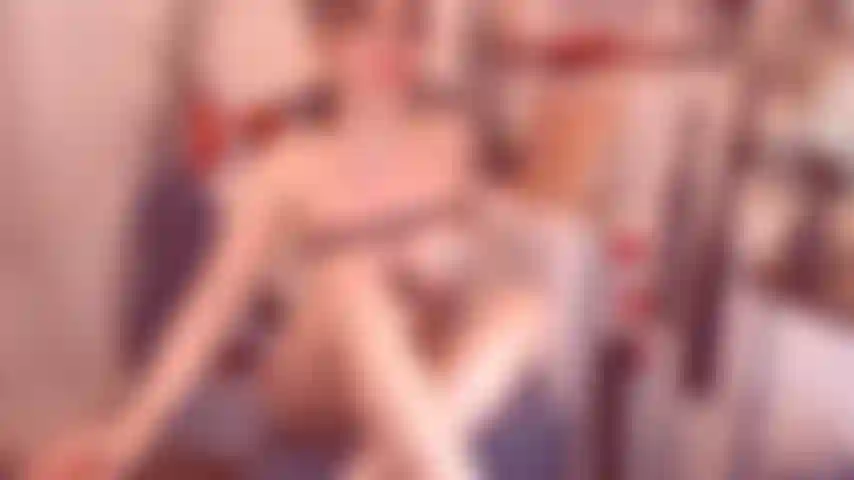 Pies,dedos,color menta,aceite.