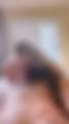 Cinta sexual. Montando, chupando y follando en el sofá. Todos los ángulos.