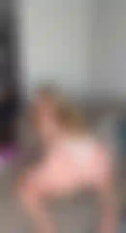 Mira cómo rebotan estas tetas abrazadas y un squirt enorme.