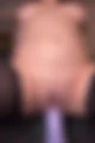 (4:30) ¡Mírame cabalgar mi dildo fantasía favorito tanto de frente como por detrás! ¡También llevo unas lindas medias hasta los muslos!