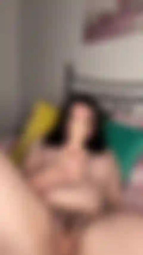 Me follo el dildo en el coño.