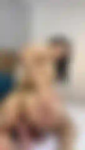 Rebotando mi culo en el consolador.