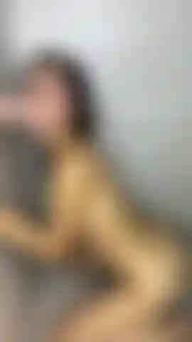 Mamada muy caliente en el baño.