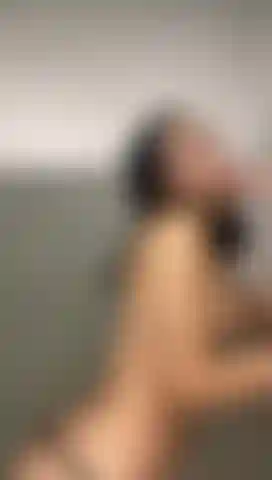 Mamada en el baño antes de la ducha.