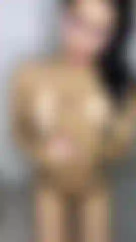 Juega con tu pene en medio de mis pequeñas tetas.