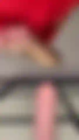 Me calientas el coño mientras me frotas con tu polla dura.