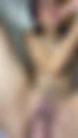 Blowjob while they penetrate me strong