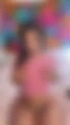 Hago striptease para ponerte duro como una roca.