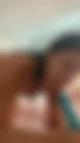 Mamada cruda y descuidada mientras estoy desnuda encima de ti.