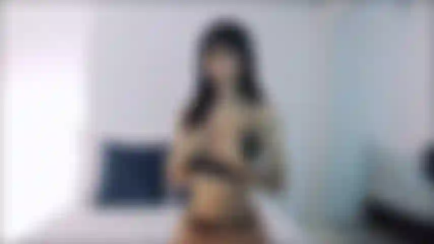 I move my body while I feel you watching me.