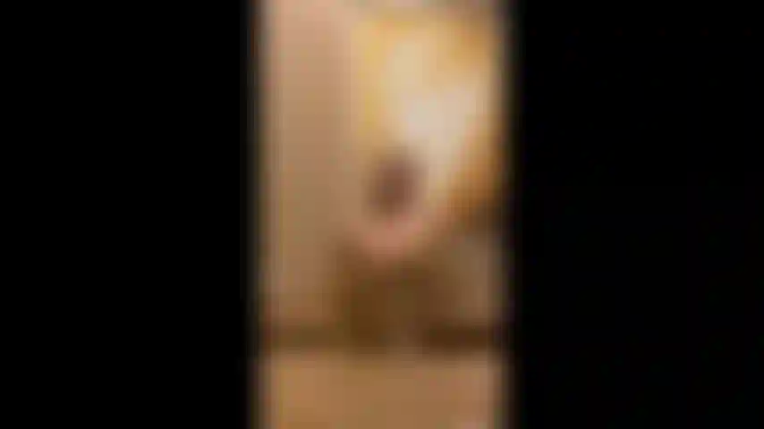 Mary carey se desnuda y juega con ella...