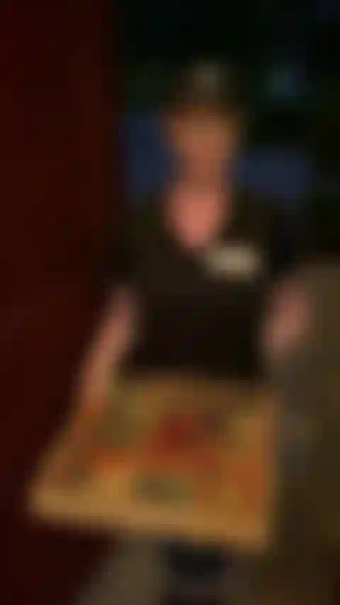 Mary carey, tu "puta de pizza" local, hace entregas!