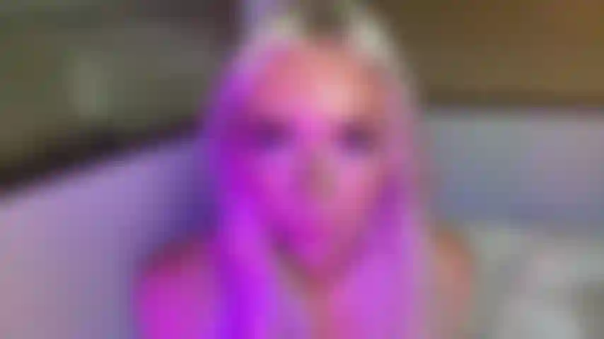 Novia pov hace una mamada descuidada.