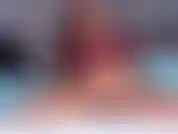 Esta es una polla de dragón tan increíble con un nudo gigante en la base. Mira como estira mi coño y con un poco de ayuda de su palo de semen, ¡encajo todo!