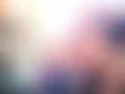 Alcanzo el aceite de oliva para derramarlo sobre mí mientras cojo. Luego de correrme, monto por detrás. Finalmente saco mis juguetes anales para una doble penetración.