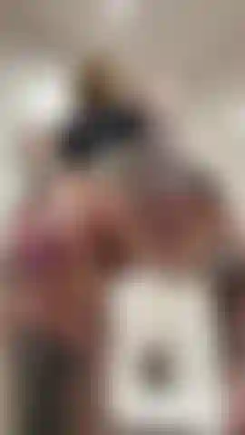 Mírame corriendo fuerte, jugando con mis dos agujeros intensamente. Dildos, anal, todo desde muy cerca para que no te pierdas nada.