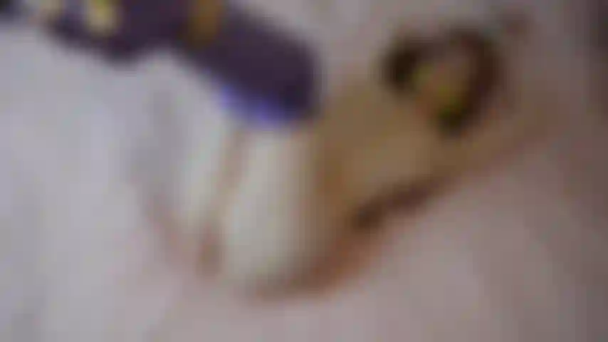 Daphne atada y amordazada juega exuberante.