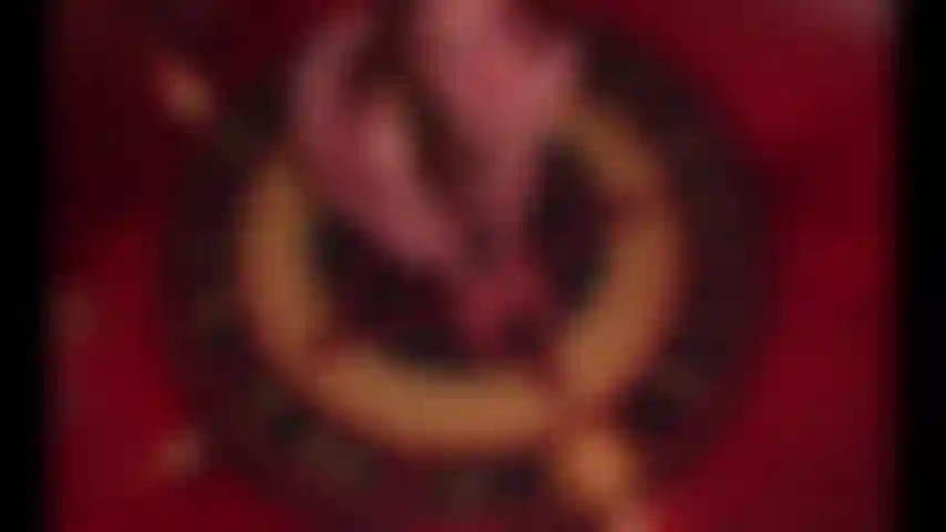 La obra en solitario de la sesión de espiritismo de la bruja del amor.