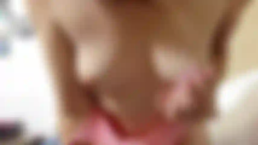 Robin: ¡primero me mete el consolador en el coño y luego me mete el palo en el culo! Carrusel de placer bien redondeado!