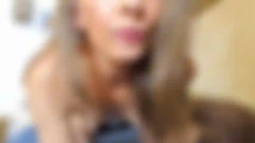 Robin, gran sí, divertida sesión grupal provocando mi coño, mostrando mis pies y más.