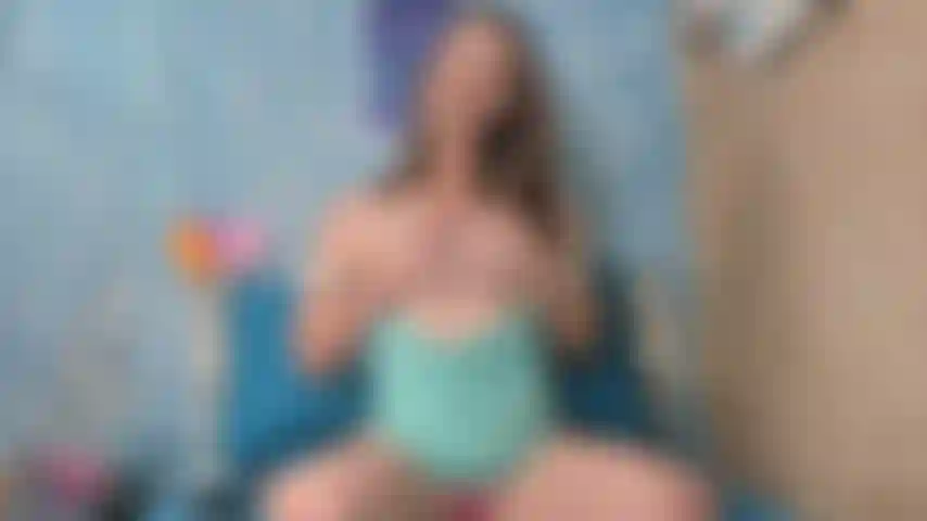 Robin juega con el culo y los dedos en el cajero automático.