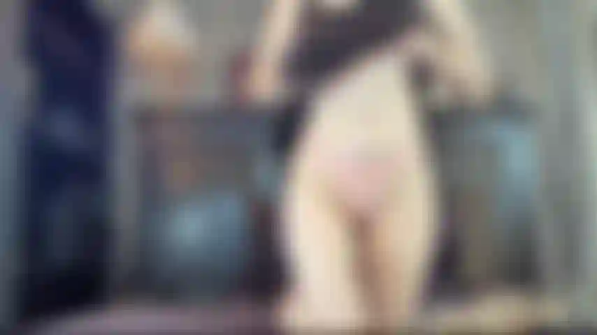 Robin: tacones, medias y tapón anal.