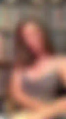 Robin, una cita a ciegas divertida con los pies. ¿No somos ambos afortunados de encontrar un pervertido con los pies en una cita a ciegas? Te provoco y te animo a que te masturbes, te toques y muestres mis sexys pies. Suelas suaves, dedos largos... Mi cara y mi boca sexys.