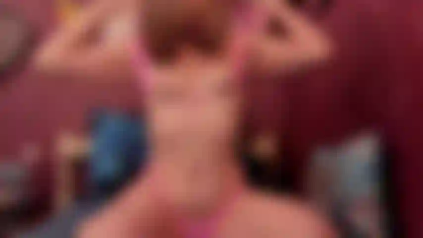 Robin triple exuberante, ¡una sesión increíble de vibraciones exuberantes! Termino con 2 en mi coño y 1 en mi culo y por supuesto uno en mi clítoris!!!! Estas sesiones son increíbles. ¡Realmente puedes sentir cómo me alimento de ti! Necesito más.