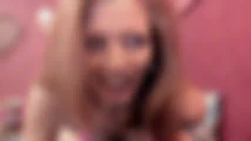 Robin vibra y aprecia la polla con mucha inspiración.