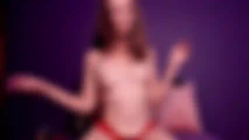 Robin erótica, mi ojete hipnotiza, pides mirar mi ojete y rápidamente te encuentras hipnotizado, perdido y excitado. Temblando de emoción mientras ves mi culo guiñarte un ojo, mi dedo desaparece lentamente dentro y fuera, glaseado con un brillo delicioso.