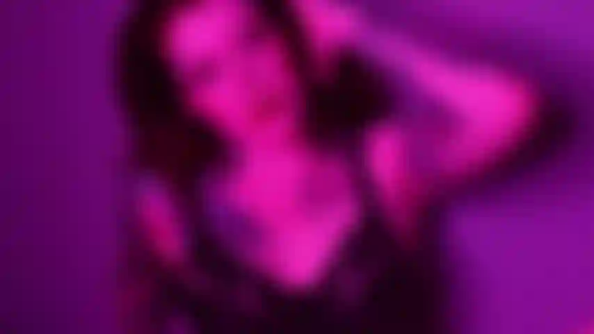 Si quieres correrte tienes que hacerme una promesa: ¡¡¡cuando te corras en esa mano te la frotarás por esa cara, y luego en esa boca!!! ¡Quiero hacerte tragar como una puta, digna de tener un orgasmo! ¡¡Si no lo haces irás en castidad, zorra!!