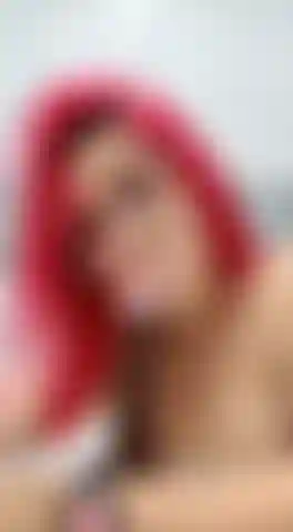 Dándole una deliciosa mamada a esta gran polla negra, quiero que estés aquí dándome tu semen.