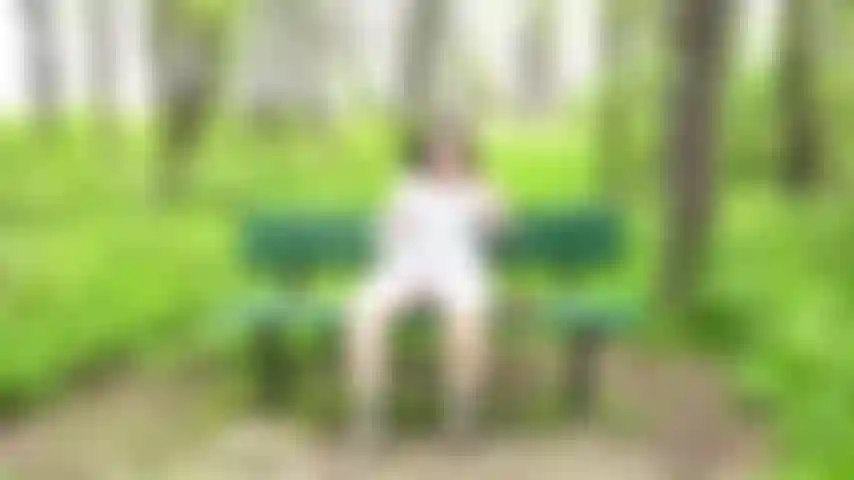 Squirt con ambiente de parque natural. Hoy saqué mi nueva vibra a caminar! Encontré un lugar agradable y tranquilo para jugar con mi coño peludo. Chorreada por todos lados!