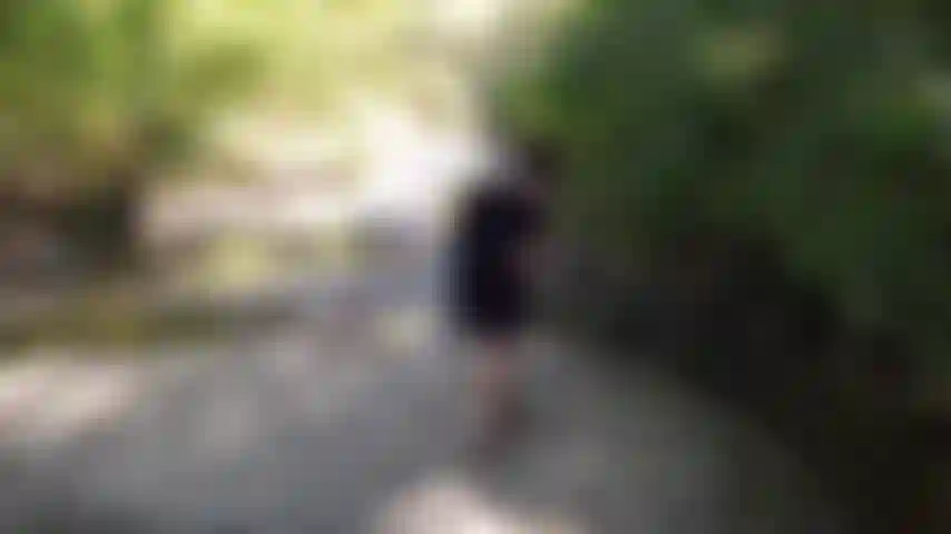 Tomé mi varita mágica para caminar por un hermoso arroyo. Tomo asiento en una roca y empiezo a agitar mis propias aguas! En cuestión de minutos estoy lanzando enormes cargas de semen de niña a través de las piedras y en el arroyo!