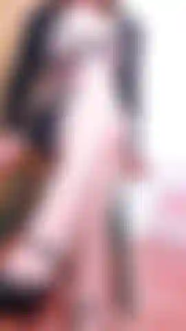 Las medias de nailon se masturban con las piernas joi. Ponte nervioso con mis piernas en medias, tacones de aguja, voz suave mientras lo describo, provocando dirigiendo tu joi. Edge mira mis piernas cubiertas con medias cruzadas, escucha mi fascinante voz, cuenta regresiva para correrse.