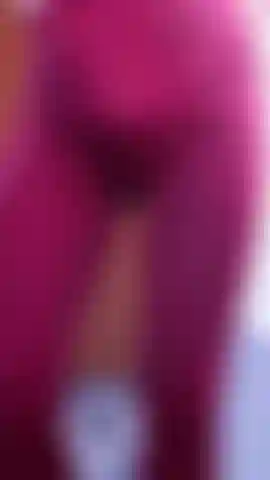 Wriggle wriggle parte 2 tanga suave - parte 2 del video largo wriggle wriggle. Cachonda me quito las mallas rojas y me quito los tacones (se oye, no se ve), me toco los dedos dentro de la tanga desnuda, la tela se vuelve traslúcida con mi humedad.