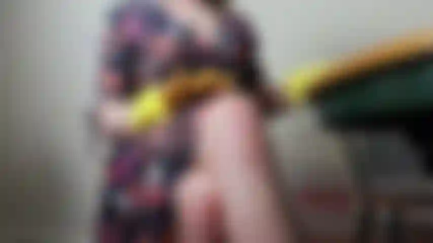 Marigold hj (consolador) v1 con mi vestido retro de los años 50 a punto de lavar los platos, te doy (consolador) una paja con un guante de caléndula. Escucha mi acento británico mientras guío tu cuenta regresiva joi.