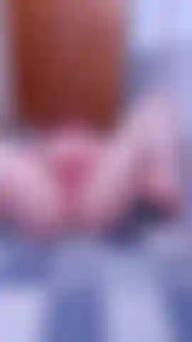 Wriggle wriggle parte 3 orgasmo en el piso del baño, parte final del largo wriggle wriggle disponible en un video o en 3 partes. Me quité el tanga, me acuesto descalza en el piso del baño para tocarme y llegar al orgasmo con las rodillas en el aire.