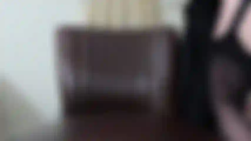 Orgasmo de fin de semana, piernas abiertas para la cámara, senos pequeños a la vista, me dedo hasta el orgasmo, veo mi gran clítoris al final.